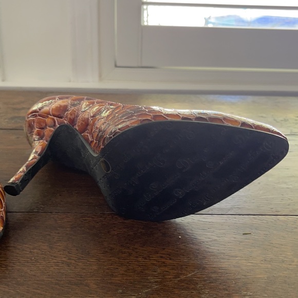 Pump - Picture 2 of 2